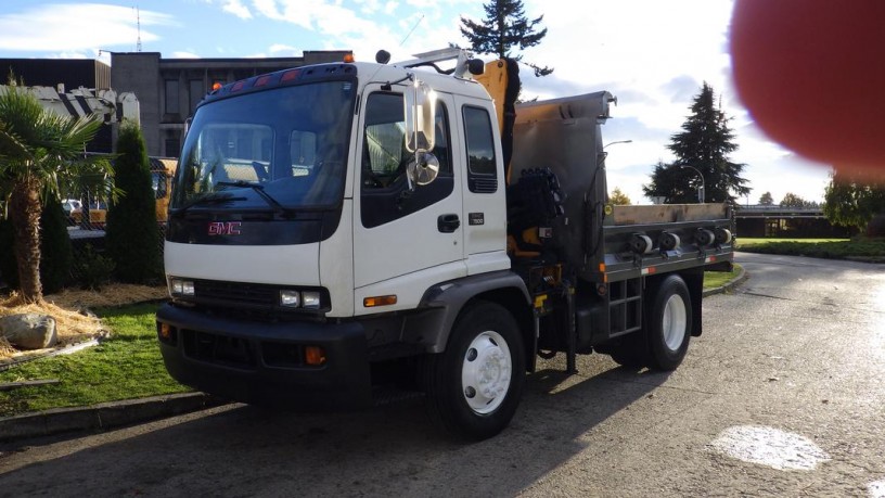 2006-gmc-7500-dump-truck-with-crane-3-seater-diesel-with-air-brakes-gmc-7500-big-3