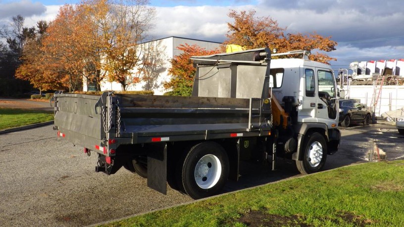 2006-gmc-7500-dump-truck-with-crane-3-seater-diesel-with-air-brakes-gmc-7500-big-10
