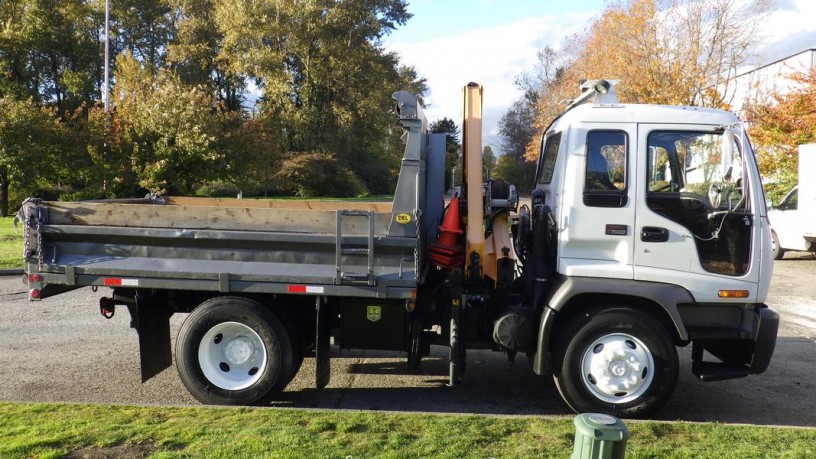 2006-gmc-7500-dump-truck-with-crane-3-seater-diesel-with-air-brakes-gmc-7500-big-11