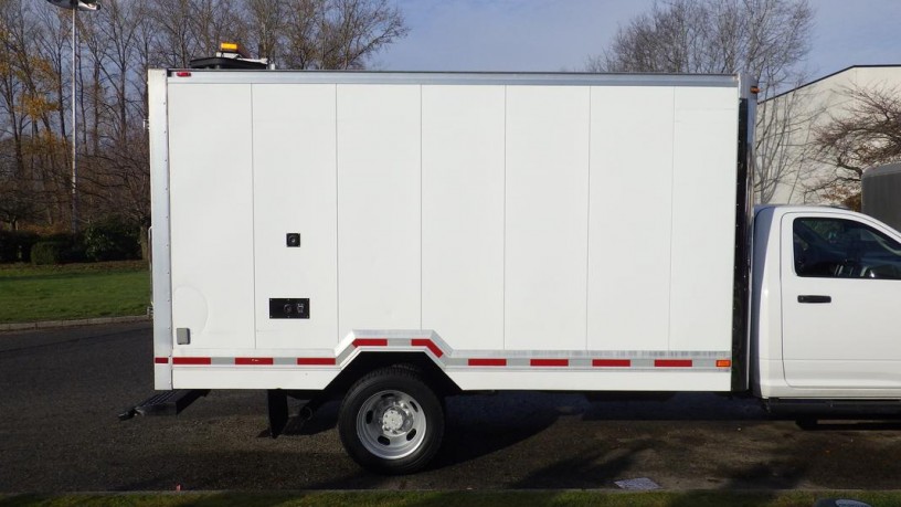 2016-ram-5500-regular-cab-utility-truck-4wd-dually-diesel-ram-5500-big-11