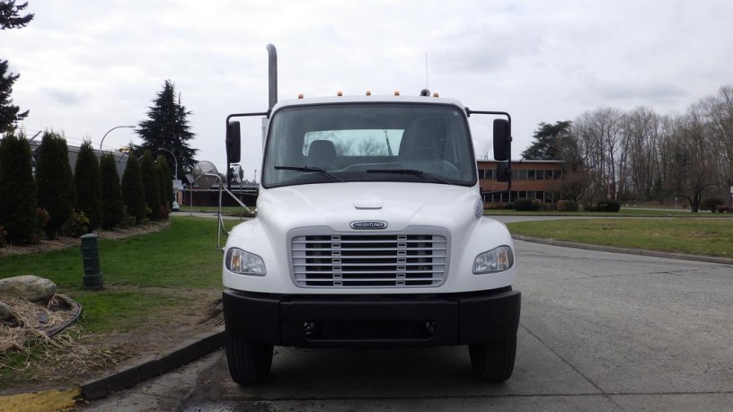 2003-freightliner-m2-106-cab-and-chassis-diesel-freightliner-m2-106-big-2