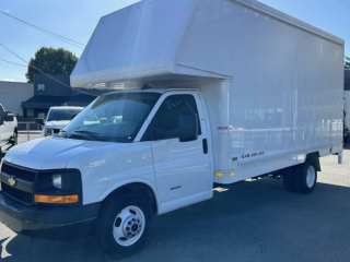 2017 Chevrolet Express 4500 Cube Van w/ Railgate and Kickover