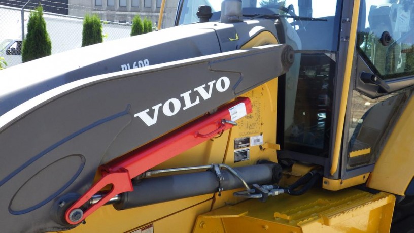 2013-volvo-bl60b-backhoe-loader-4x4-with-rear-stabilizers-diesel-volvo-bl60b-big-24