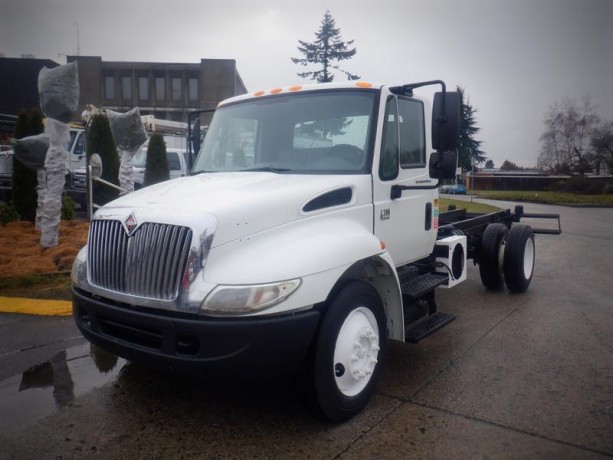 2006-international-4300-cab-and-chassis-air-brakes-dually-diesel-international-4300-big-1