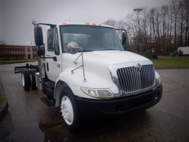 2006-international-4300-cab-and-chassis-air-brakes-dually-diesel-international-4300-big-3