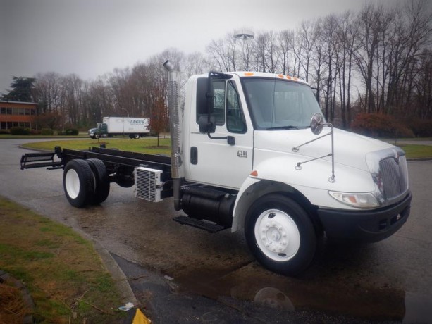 2006-international-4300-cab-and-chassis-air-brakes-dually-diesel-international-4300-big-4