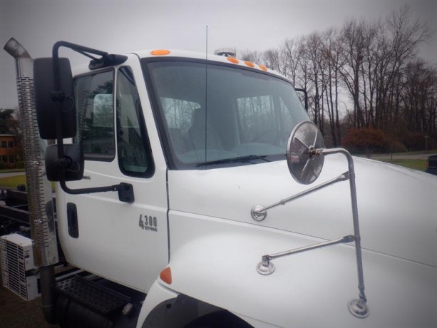 2006-international-4300-cab-and-chassis-air-brakes-dually-diesel-international-4300-big-29
