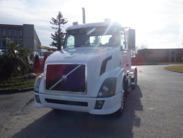 2011-volvo-vnl-day-cab-tractor-with-air-brakes-diesel-volvo-vnl-big-2