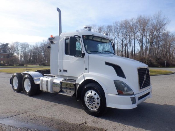 2011-volvo-vnl-day-cab-tractor-with-air-brakes-diesel-volvo-vnl-big-5