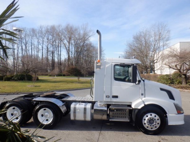 2011-volvo-vnl-day-cab-tractor-with-air-brakes-diesel-volvo-vnl-big-7