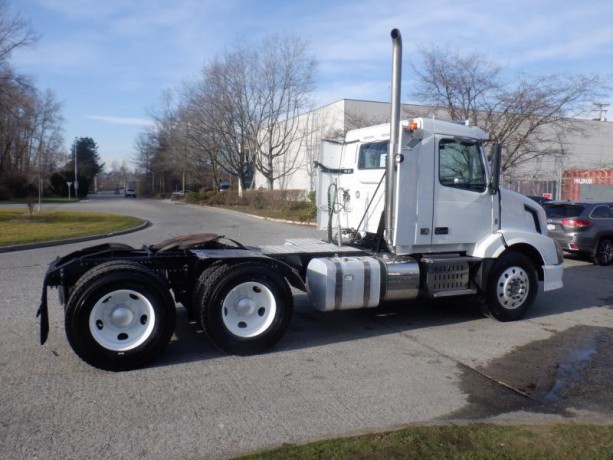 2011-volvo-vnl-day-cab-tractor-with-air-brakes-diesel-volvo-vnl-big-8