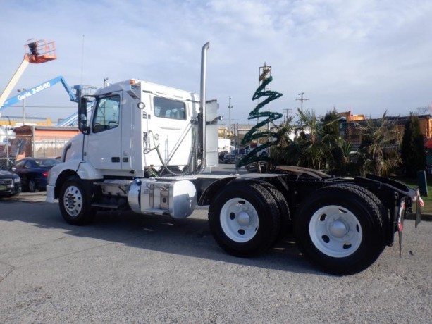2011-volvo-vnl-day-cab-tractor-with-air-brakes-diesel-volvo-vnl-big-13