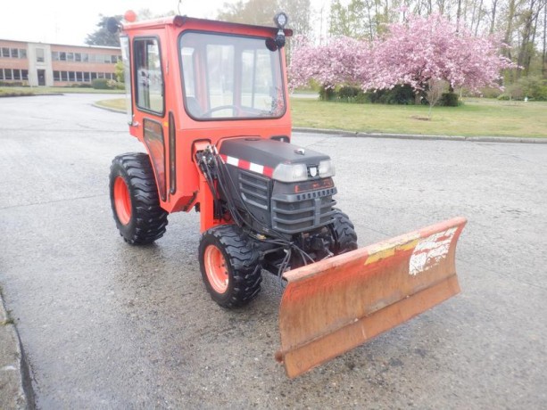 2000-kubota-b1700hd-farm-tractor-with-plow-blade-diesel-kubota-b1700hd-big-3
