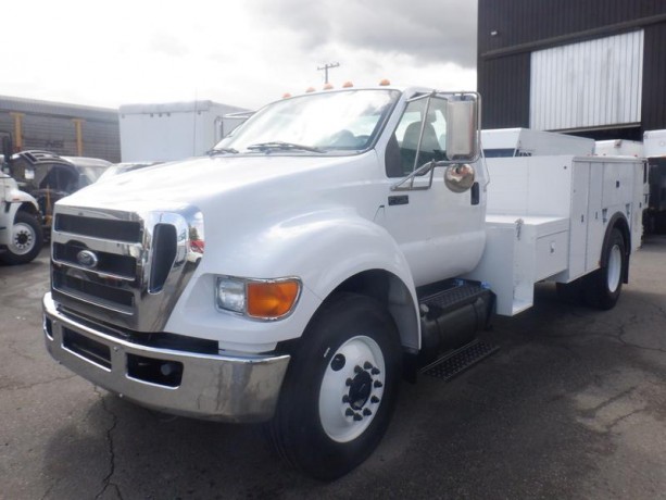 2011-ford-f-750-service-truck-2wd-3-seater-diesel-ford-f-750-big-1