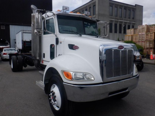 2008-peterbilt-335-cab-and-chassis-dually-with-airbrakes-diesel-peterbilt-335-big-3