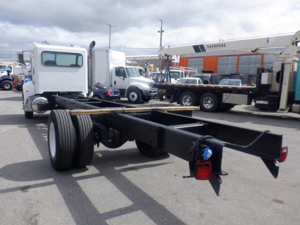 2008-peterbilt-335-cab-and-chassis-dually-with-airbrakes-diesel-peterbilt-335-big-9