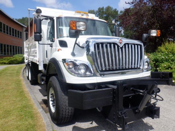 2014-international-7500-dump-truck-diesel-with-air-brakes-with-spreader-international-7500-big-3