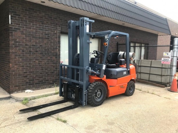 brand-new-5000-lb-dual-fuel-forklift-with-solid-pneumatic-tires-big-4