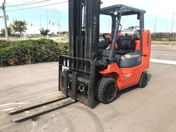 toyota-8000-lb-propane-forklift-in-great-condition-big-2