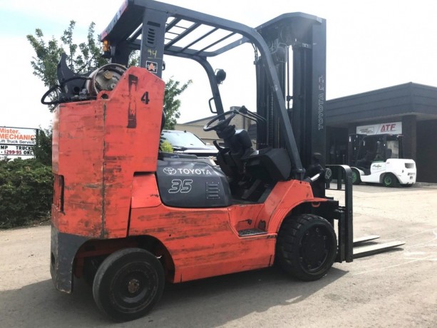 toyota-8000-lb-propane-forklift-in-great-condition-big-4