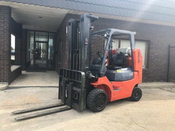 toyota-8000-lb-propane-forklift-in-great-condition-big-6