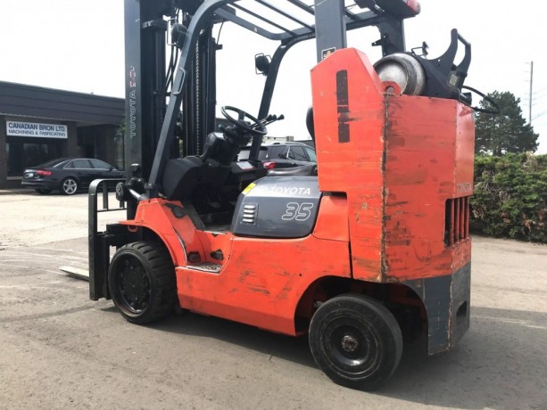 toyota-8000-lb-propane-forklift-in-great-condition-big-12