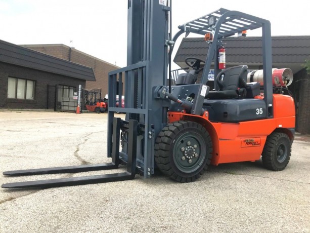 the-new-7000-lb-dual-fuel-value-forklift-with-solid-pneumatic-tires-big-12