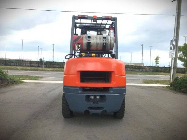 the-new-7000-lb-dual-fuel-value-forklift-with-solid-pneumatic-tires-big-14