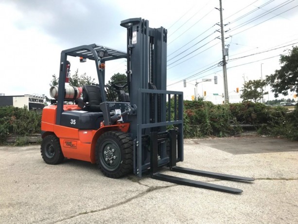 the-new-7000-lb-dual-fuel-value-forklift-with-solid-pneumatic-tires-big-9