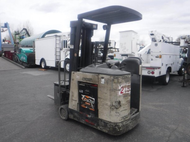 2000-crown-electric-order-picker-2-stage-forklift-plus-charger-crown-electric-big-2