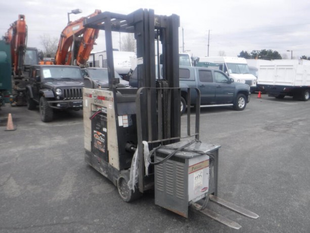 2000-crown-electric-order-picker-2-stage-forklift-plus-charger-crown-electric-big-6