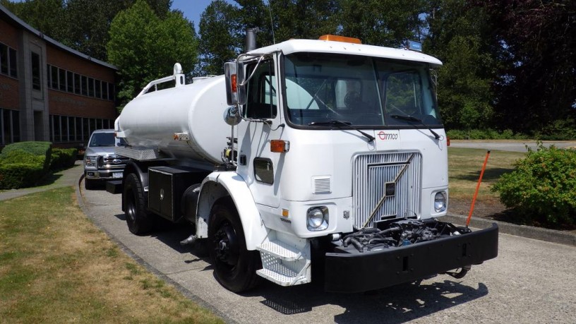2002-gmc-volvo-xpeditor-street-flusher-water-tanker-truck-diesel-dually-air-brakes-gmc-volvo-xpeditor-big-1