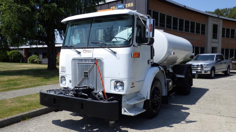 2002-gmc-volvo-xpeditor-street-flusher-water-tanker-truck-diesel-dually-air-brakes-gmc-volvo-xpeditor-big-3