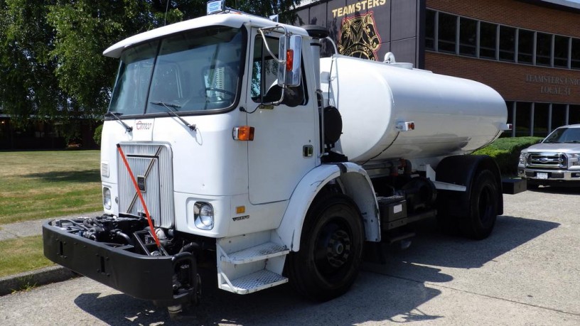 2002-gmc-volvo-xpeditor-street-flusher-water-tanker-truck-diesel-dually-air-brakes-gmc-volvo-xpeditor-big-4