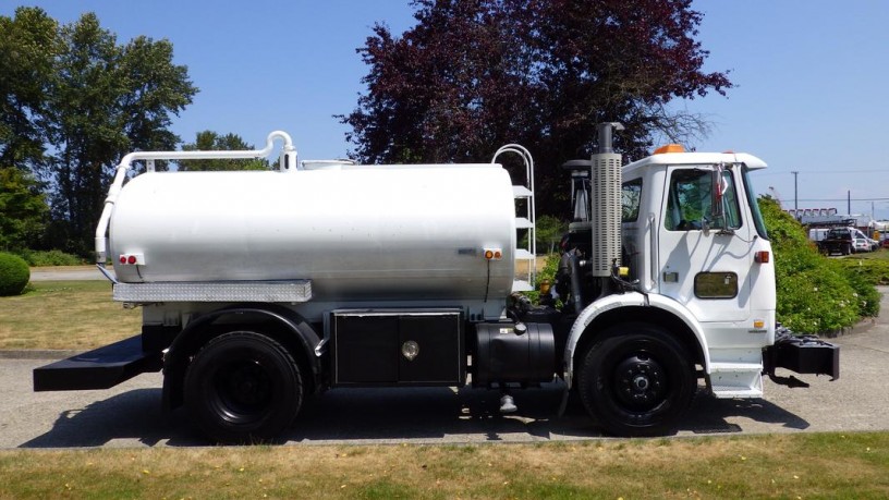 2002-gmc-volvo-xpeditor-street-flusher-water-tanker-truck-diesel-dually-air-brakes-gmc-volvo-xpeditor-big-11
