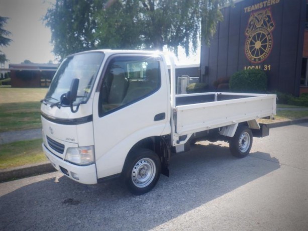 2005-toyota-dyna-3-seaters-flat-deck-right-hand-drive-toyota-dyna-3-seaters-big-4