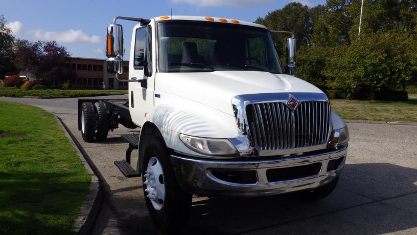2014-international-4300-cab-and-chassis-diesel-with-hydraulic-brakes-international-4300-big-1