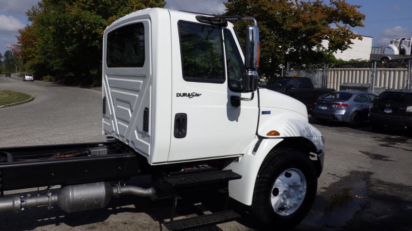 2014-international-4300-cab-and-chassis-diesel-with-hydraulic-brakes-international-4300-big-12
